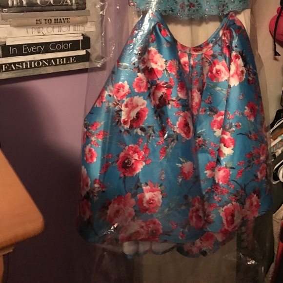 Two piece semi-formal floral/lace short dress - Picture 3 of 6